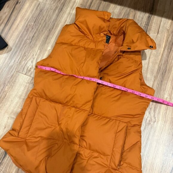 Athleta Downtown Puffer Vest in Foliage Orange - Picture 6 of 13